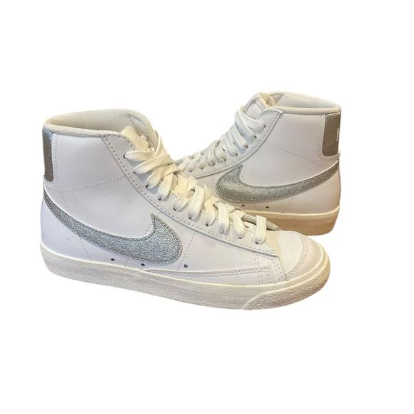 Nike Blazer Mid 77 Essential Sneaker White Metallic Silver Womens Size 7 New - Picture 1 of 12